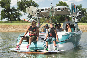 deck-boat intraborda / con doble consola / de wakeboard / de esquí acuático