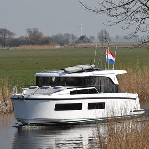 barco cabinado eléctrico