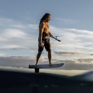 tabla de kitesurf híbrida