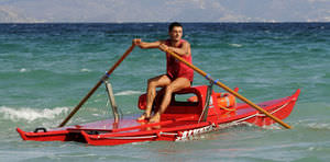 catamarán de remos de salvamento