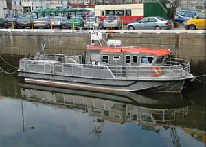 barco profesional embarcación de apoyo al buceo 1