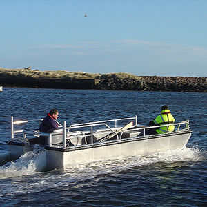 barco profesional embarcación de recuperación de hidrocarburos 1