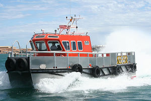 barco profesional lancha amarradora 1