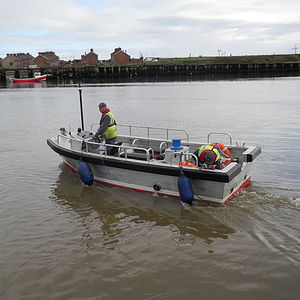 barco profesional lancha amarradora 1