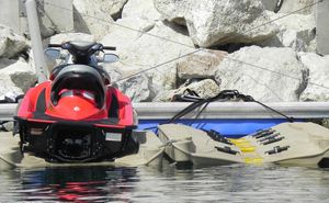 pantalán flotante / para amarre en seco de motos acuáticas / para puerto deportivo / de polietileno