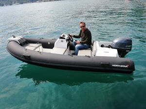 embarcación neumática fueraborda / RIB / con consola central / embarcación auxiliar para mega-yate