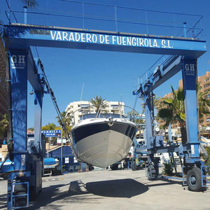 grúa para yate / portuaria / para puerto deportivo / con neumáticos