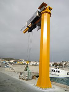 grúa para puerto deportivo