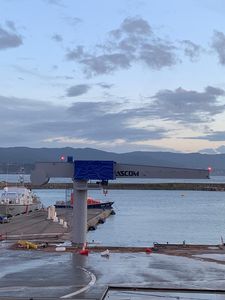 grúa para puerto deportivo