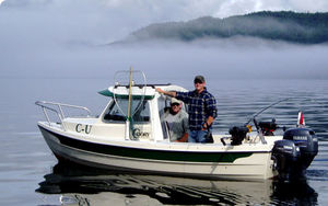 barco de motor de pesca-paseo fueraborda