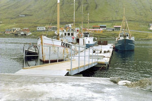 pantalán de amarra / para puerto deportivo / de hormigón