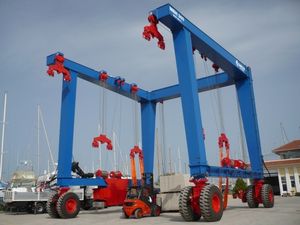 travel lift con dirección en todas las ruedas 1