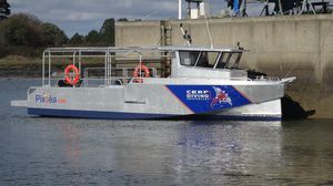 embarcación de apoyo al buceo