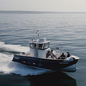 barco de motor de pesca-paseo fueraborda