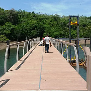 sendero flotante