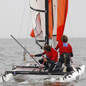 catamarán deportivo de regata / doble / trapecio simple / spinnaker asimétrico