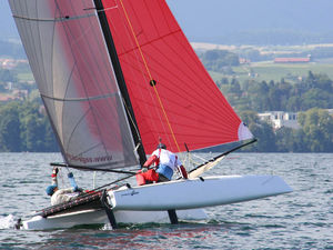 catamarán deportivo de regata 1