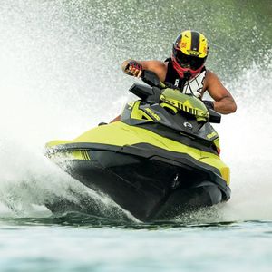 moto de agua biplaza