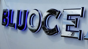 letra de acero inoxidable