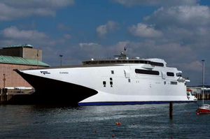 car-ferry catamarán