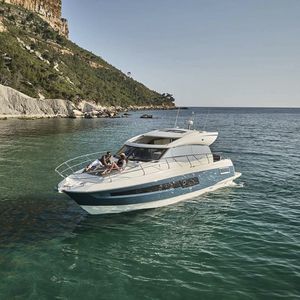 barco cabinado intraborda
