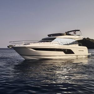 yate a motor de crucero 1