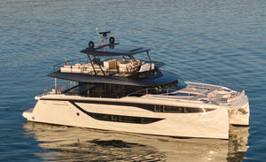 yate a motor catamarán 1