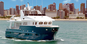yate a motor de crucero 1