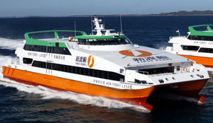 ferri de pasajeros catamarán