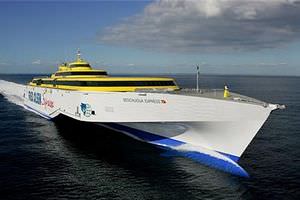 car-ferry de alta velocidad / trimarán