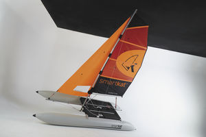 catamarán deportivo de regata