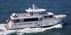 yate a motor de crucero