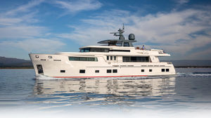 yate a motor de crucero 1