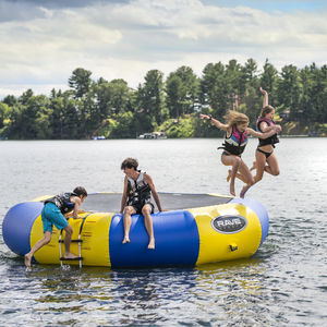 juego acuático trampolín 1