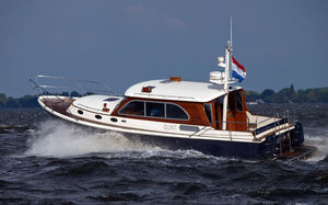 barco cabinado intraborda 1