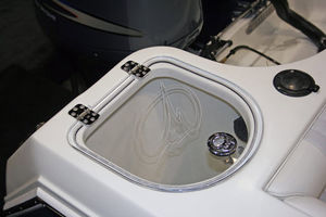 Vivero para barco de pesca deportiva - Teak Isle Mfg.