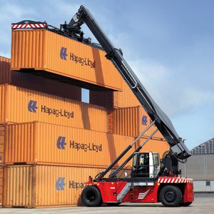 reach-stacker con spreader superior 1