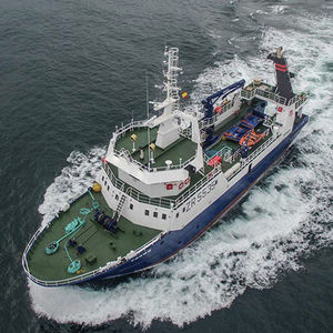buque de pesca profesional arrastrero