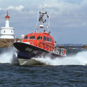 barco de búsqueda y rescate