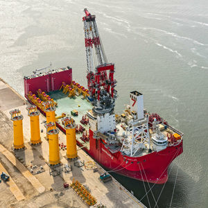 buque de servicio offshore para la construcción