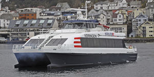barco de pasajeros / catamarán