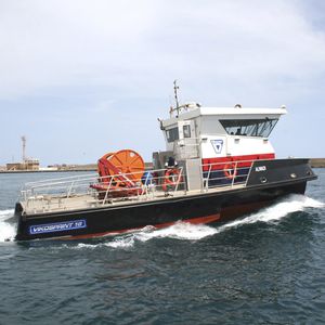 barco profesional embarcación de recuperación de hidrocarburos