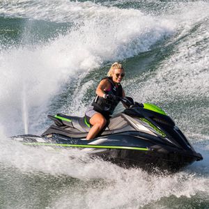moto de agua tres plazas