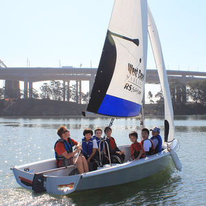 barco de vela ligera múltiple