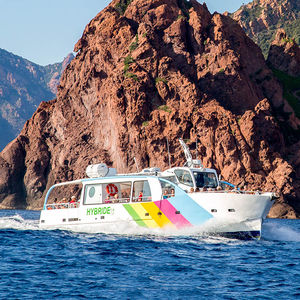 barco de pasajeros / intraborda / híbrido diésel-eléctrico / de aluminio