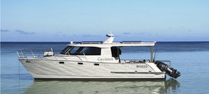 barco cabinado catamarán 1