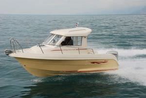 cabin-cruiser fueraborda