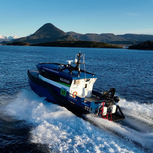 barco profesional embarcación de apoyo al buceo 1