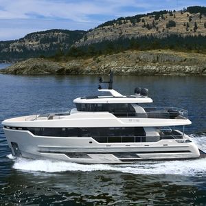 yate a motor de crucero