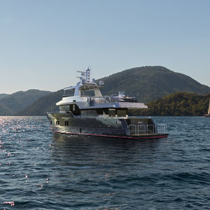 yate a motor de crucero